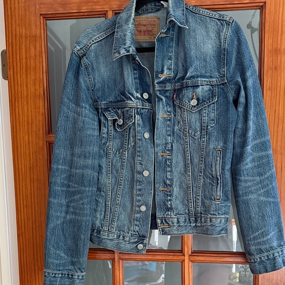 Levi's Jackets & Blazers - Levi's Classic Blue Jean Jacket